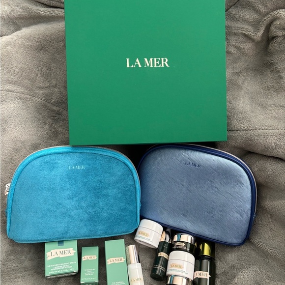 La Mer Skincare Set with Blue and Teal Pouches - Picture 1 of 11